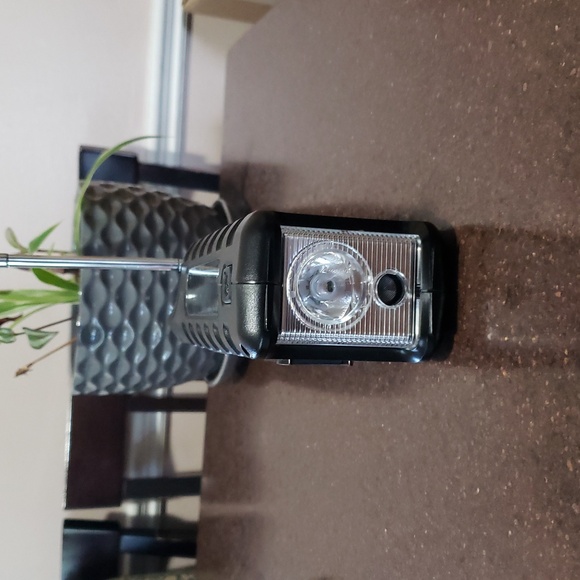 Midland E+READY ER310 Weather & Alert Radio, Emergency Crank/Solar/Battery - Picture 4 of 6